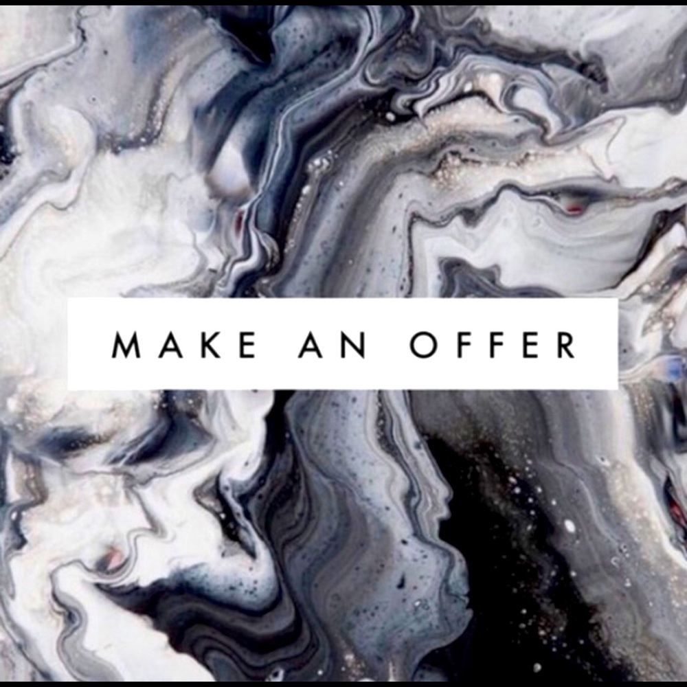 MAKE ME AN OFFER!! ♥️